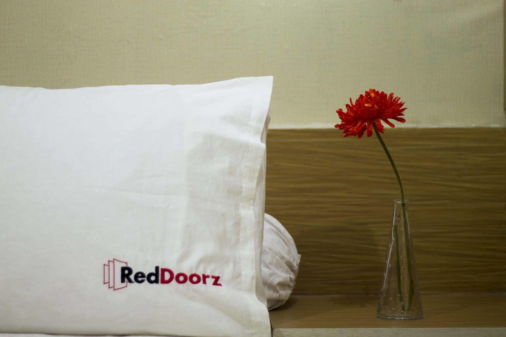 Reddoorz @ Dago Hotel Bandung Eksteriør billede
